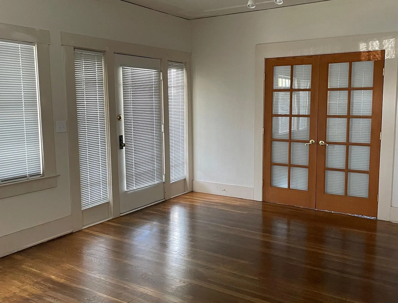 2 bed, 1.5 bath, 1590 sqft, $1,975 — Photo 2