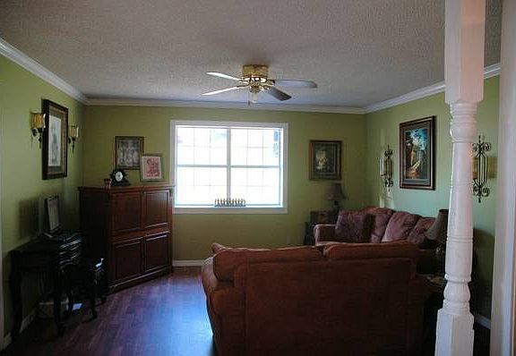 3rd image of 1918 Gordon Dr