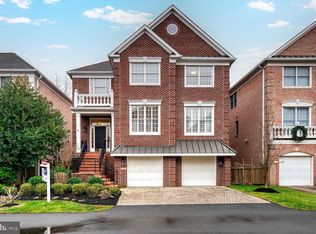 8013 Wolftrap Rd, Dunn Loring, VA 22027