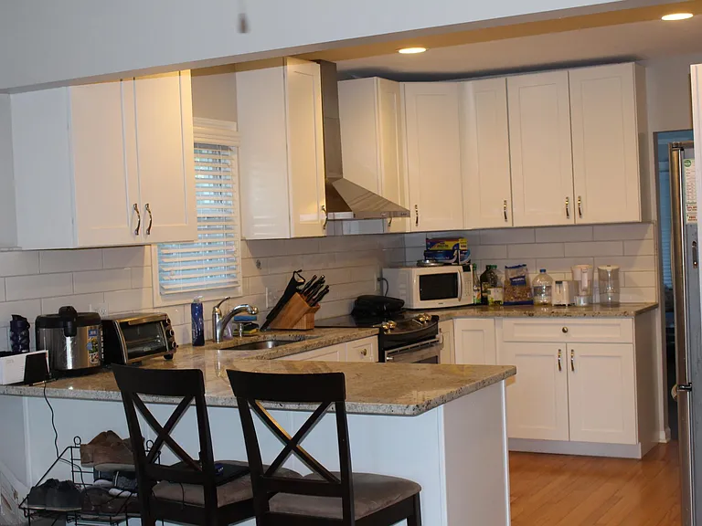 616 Parkdale Ave — Photo 4