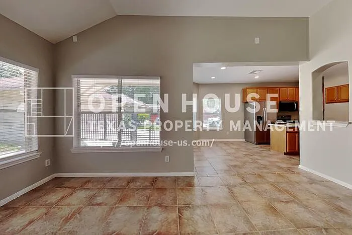 2922 Maple Bend Dr — Photo 5
