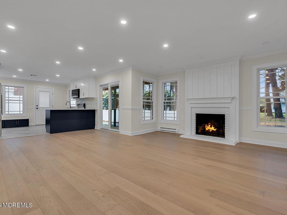 1st image of 21A Buckingham Drive N