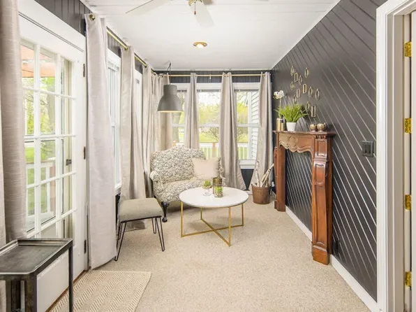 2002 N Lynndale Dr #Id1061642p, Appleton, WI 54914