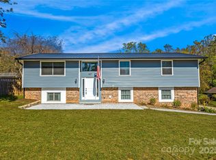 627 Delaware Ln, Hendersonville, NC 28791