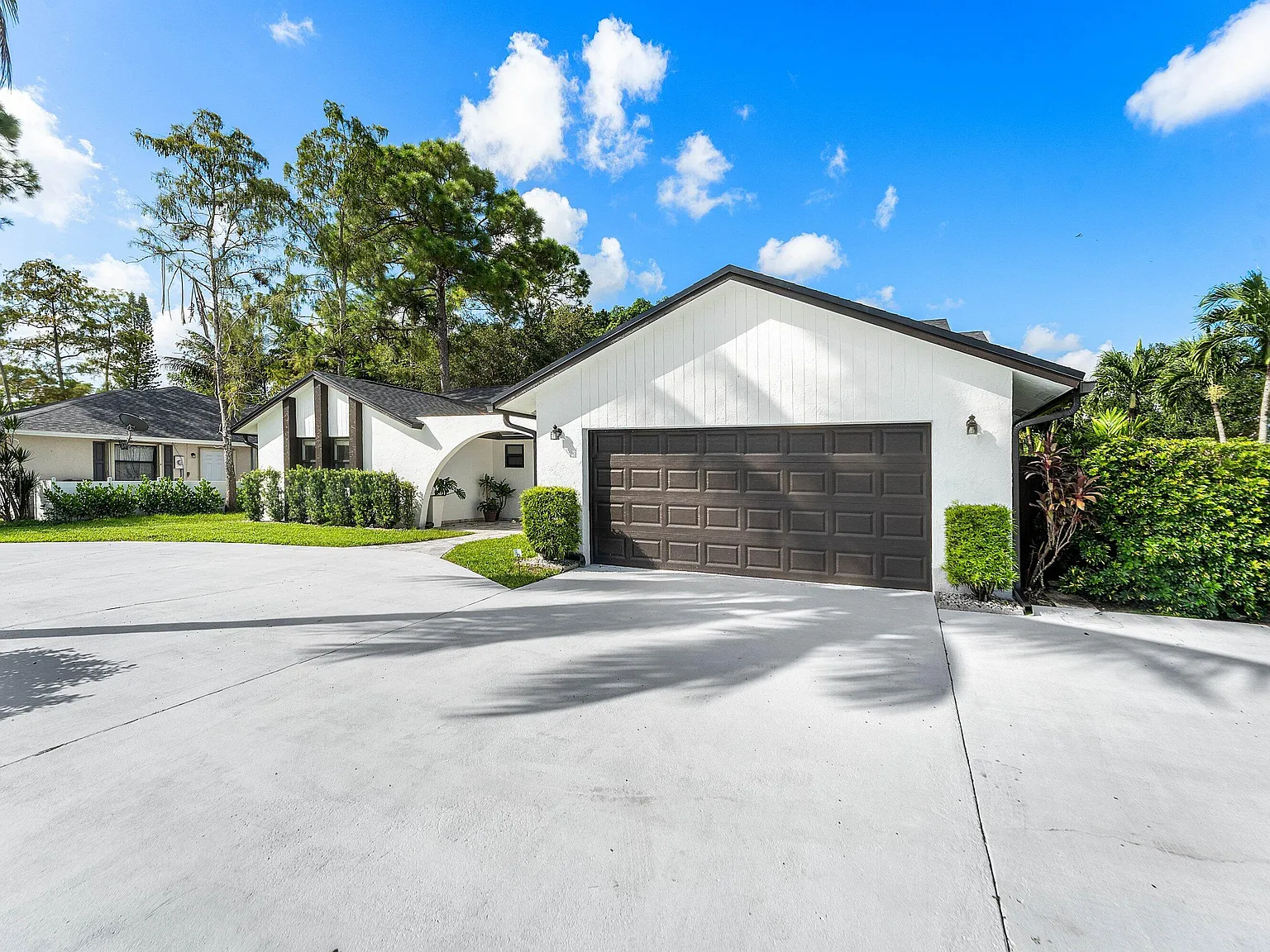 4 bed, 4.0 bath, 3155 sqft, $9,000 — Photo 3