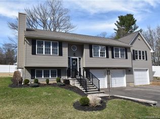 8 Elm St, Ellington, CT 06029