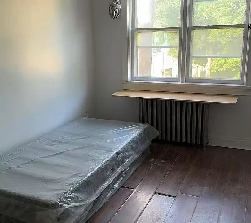 3287 Lake Shore Blvd W #1