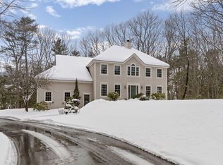 10 Stapleford Dr, Falmouth, ME 04105