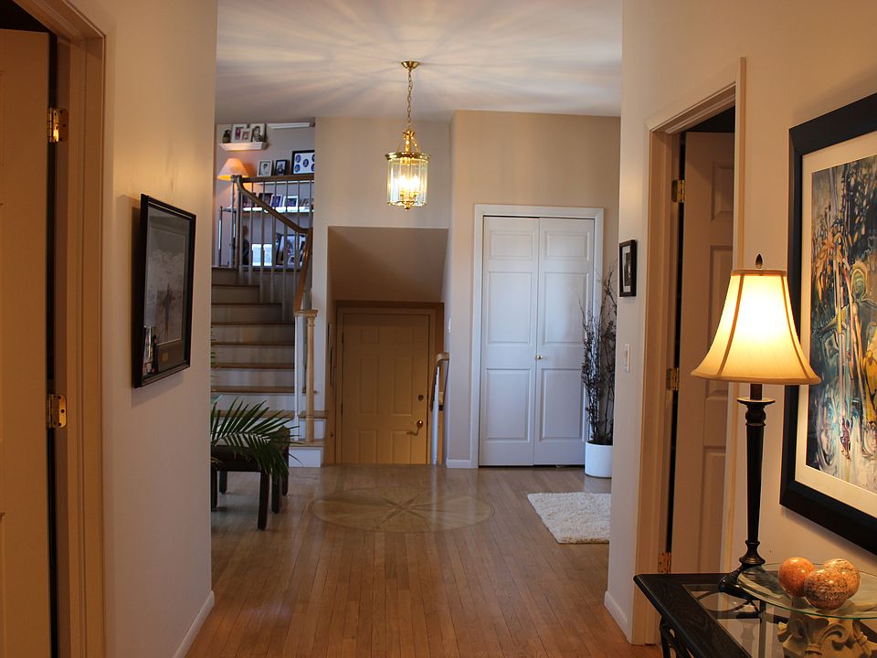 Foyer To Maser Suites or gar