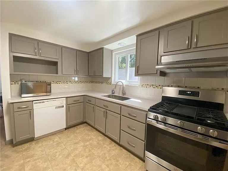 439 Crestview Dr — Photo 9