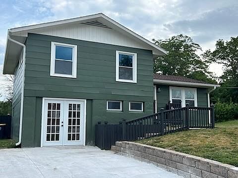 1st image of 4936 E 40th Pl