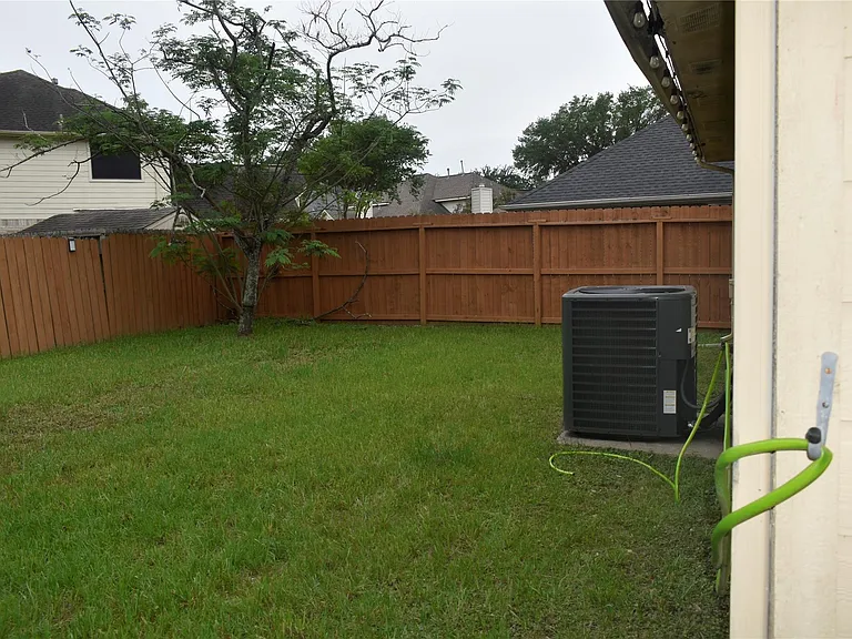 10519 N Newpark Dr — Photo 19