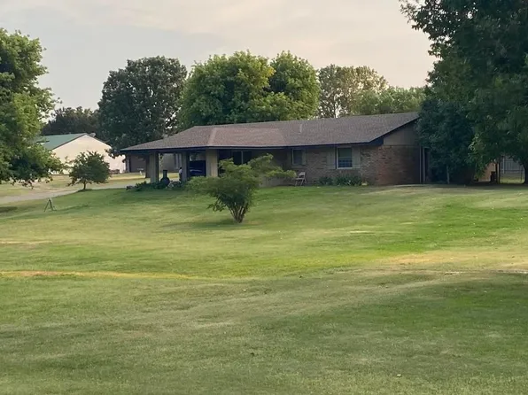 13504 Ridge Dr, Lahoma, OK 73754