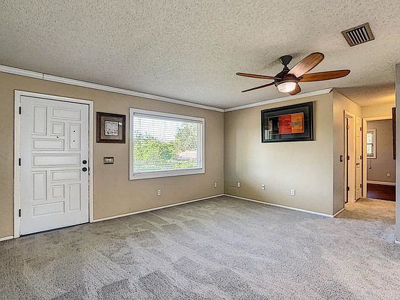 4th image of 40 Lantana Dr