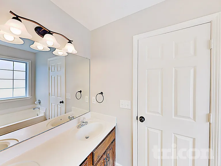 240 Green Hills Dr — Photo 9
