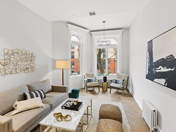 4th image of 569 Jefferson Ave #1