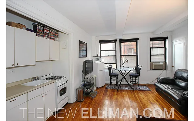 Sold by Douglas Elliman | media 18