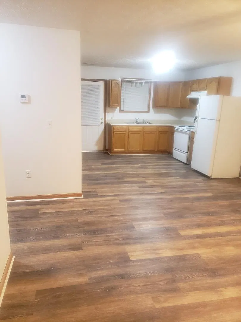100 Baylie Dr - 128 — Photo 2