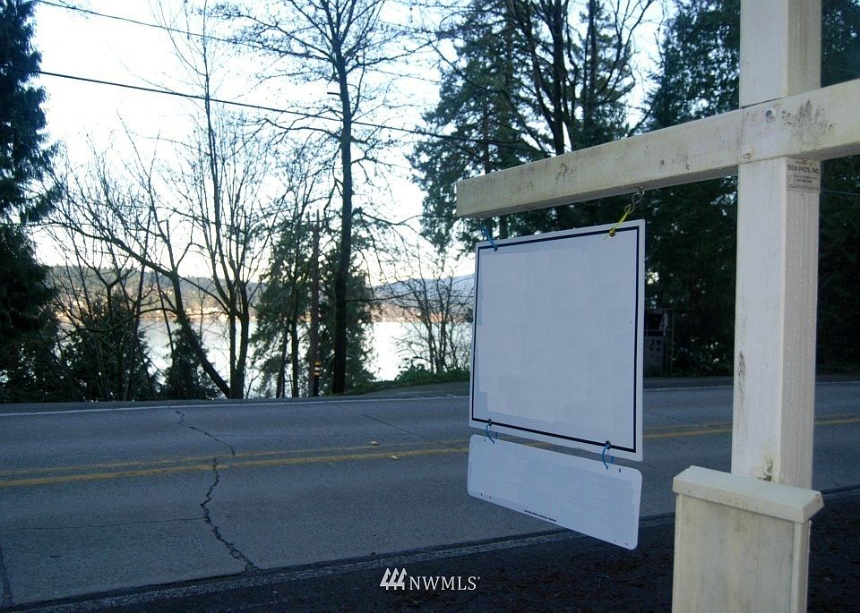 1st image of 1601 W Lake Sammamish Parkway SE