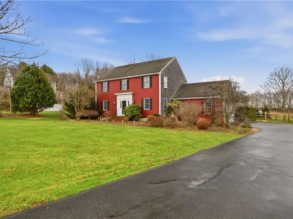 23 W Passage Dr, Portsmouth, RI 02871