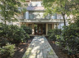 228 Allandale Rd APT 3B, Chestnut Hill, MA 02467
