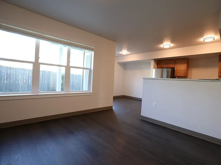 900 N Oak Harbor St #900 — Photo 3