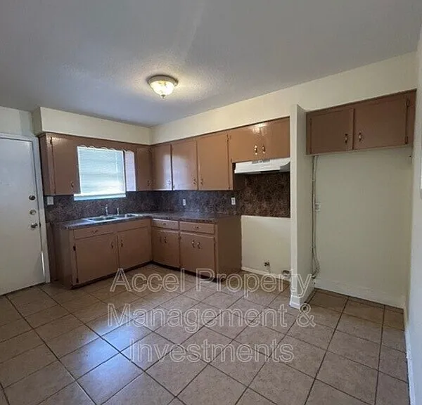 2409 Gumwood Ave #1 — Photo 4