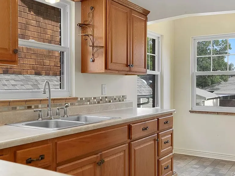 3308 N Newton St — Photo 5