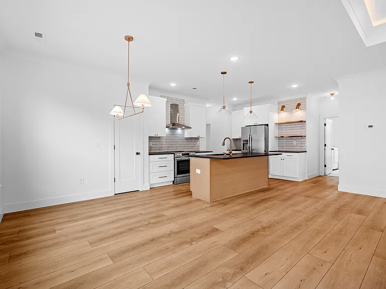290 Morgan St — Photo 7