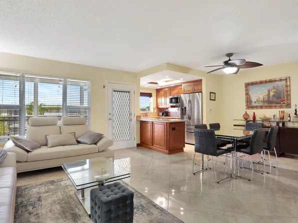 806 SE 7th Street #403, Deerfield Beach, FL 33441