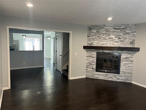 4th image of 8316 Metcalf Ave