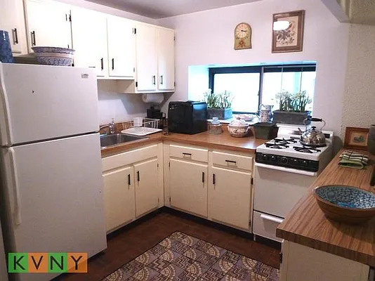 Rented by KVNY Soho | media 15
