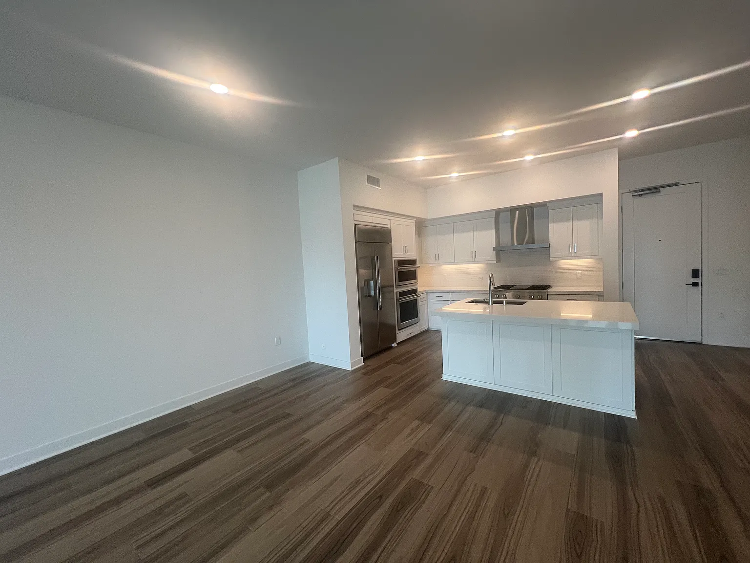 3 bed, 2816 sqft, $6,950 — Photo 1