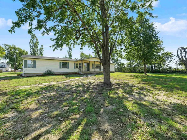 227 S Center Ave, Assaria, KS 67416