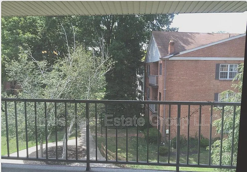 Building Photo - 400 Drummers Ln