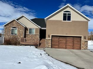 350 Cottonwood Pl, Mountain View, WY 82939