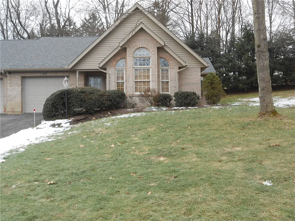107 Windy Dr photo 1