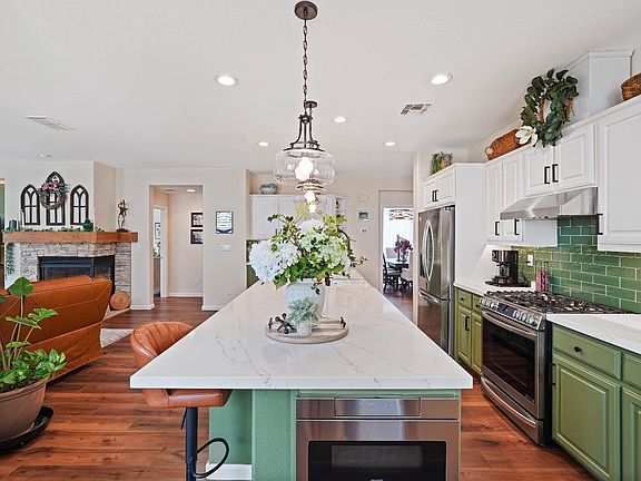 5th image of 700 Livingston Pl