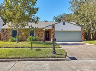 15354 McConn St, Webster, TX 77598