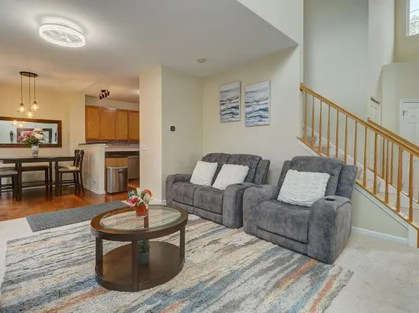 2065 Sunrise Cir #2065, Aurora, IL 60503