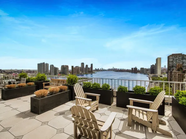 45 Sutton Place South image 27 of 35