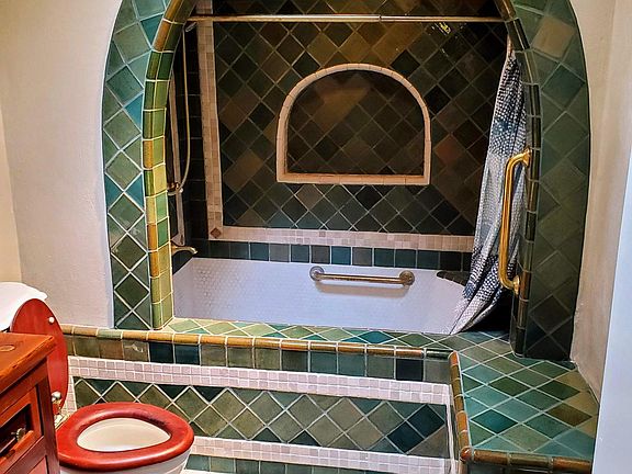 Main bathroom Log Cabin