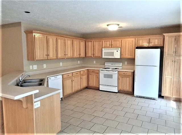 3 bed, 2.0 bath, 1790 sqft, $2,295 — Photo 3