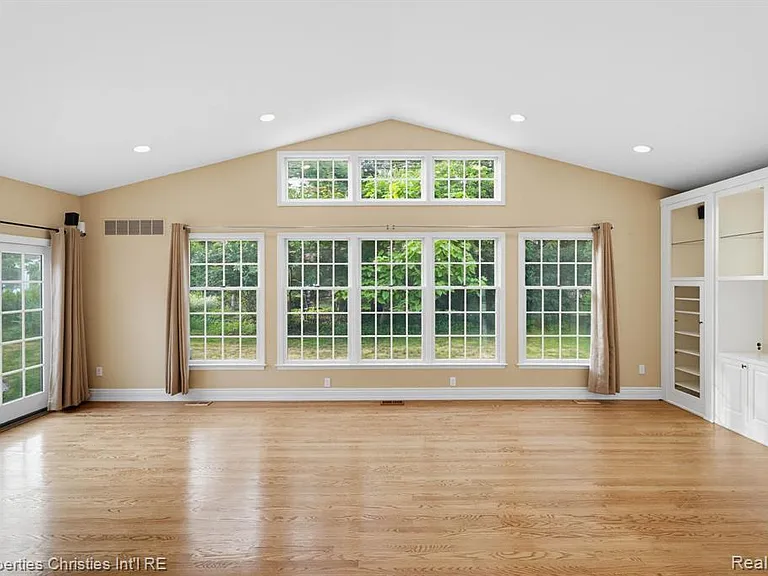 1688 Northlawn Blvd — Photo 21