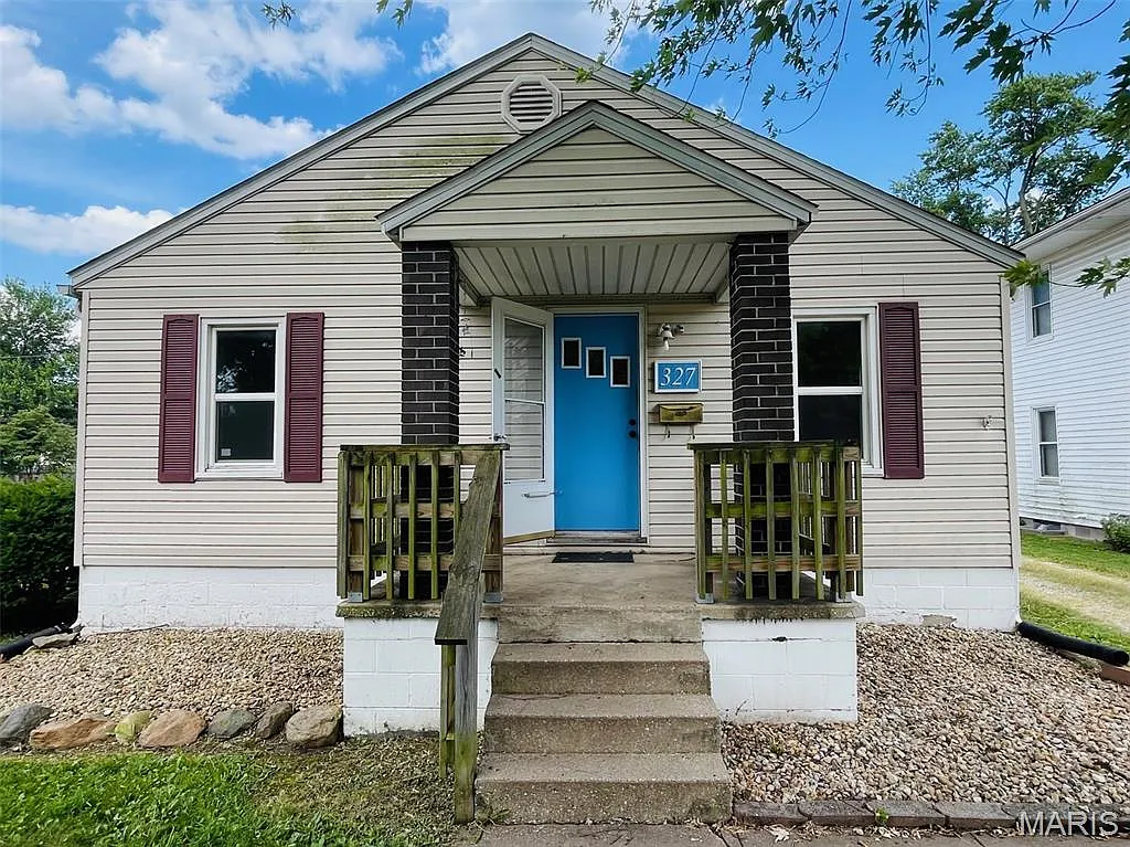 327 Sheridan St photo 1