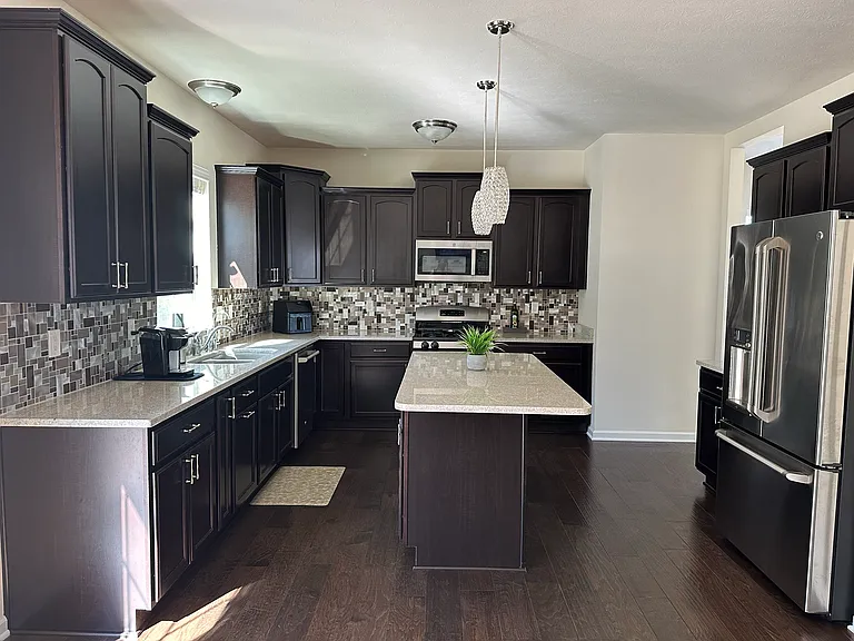 716 Yorkshire Dr — Photo 8