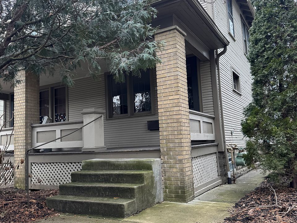 1st image of 141 W Como Ave