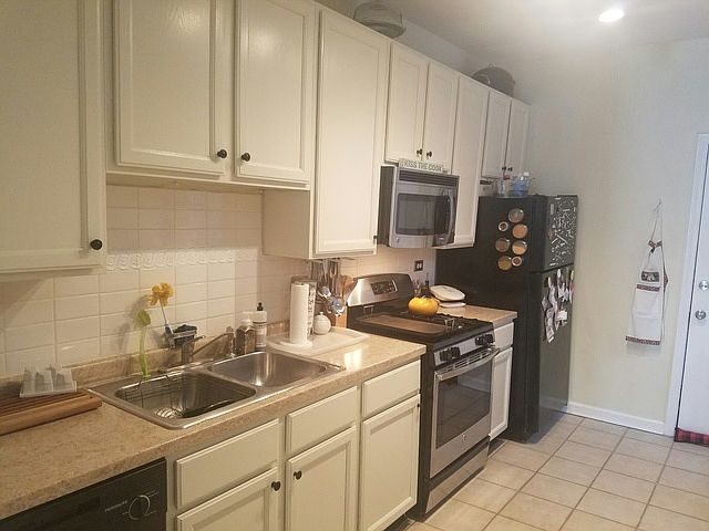 2nd image of 1040 W Catalpa Ave APT 2W