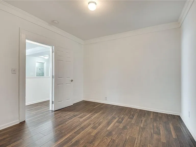 244 Laurel Ave SW — Photo 20