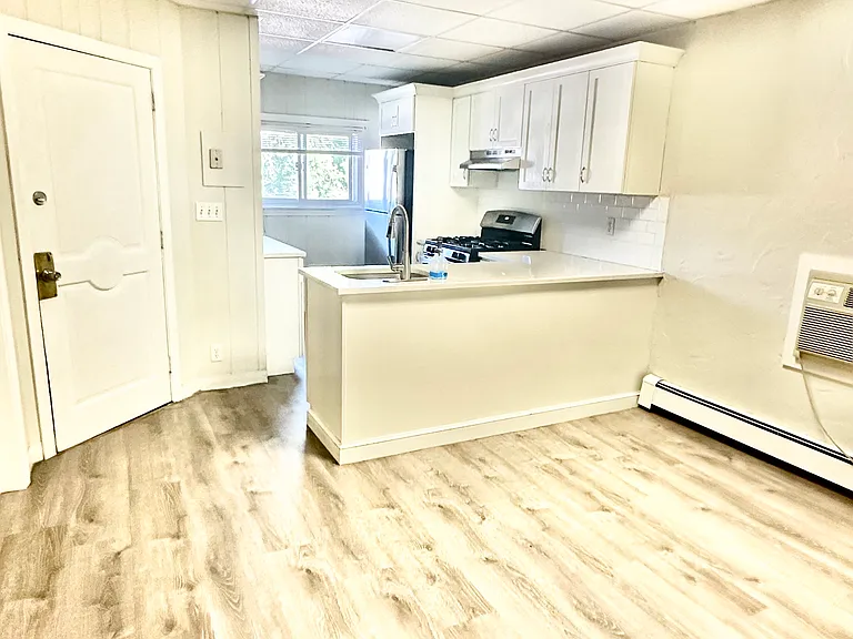 423 Meridian St #3 — Photo 10